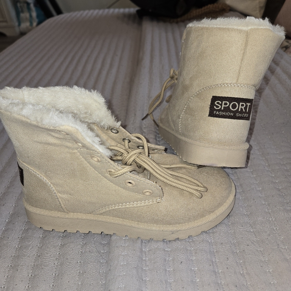 Boots - Picture 4 of 4